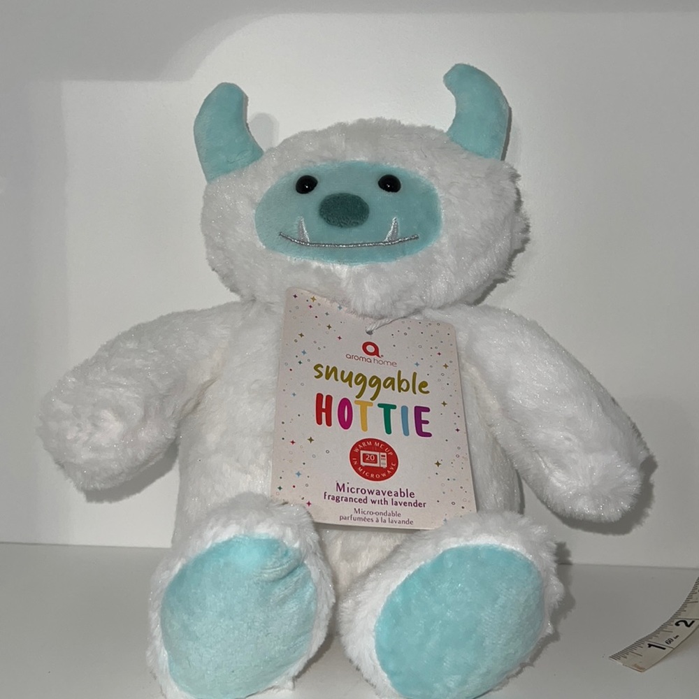 NWT snuggle monster hottie microwaveable
packet infused with lavender 9” sitting